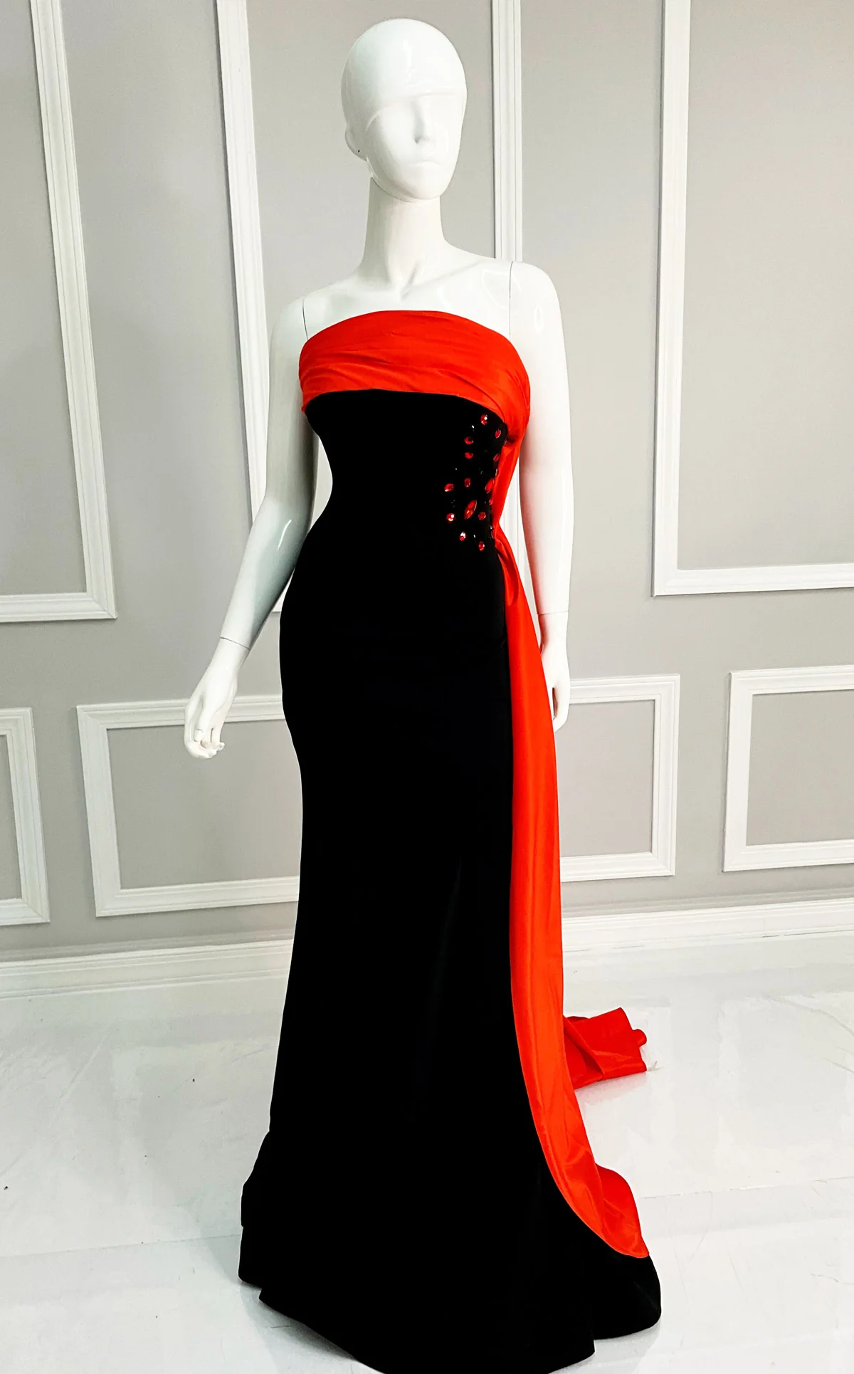 MNM Couture V07378 - Two-Toned Mermaid Evening Gown - Image 5